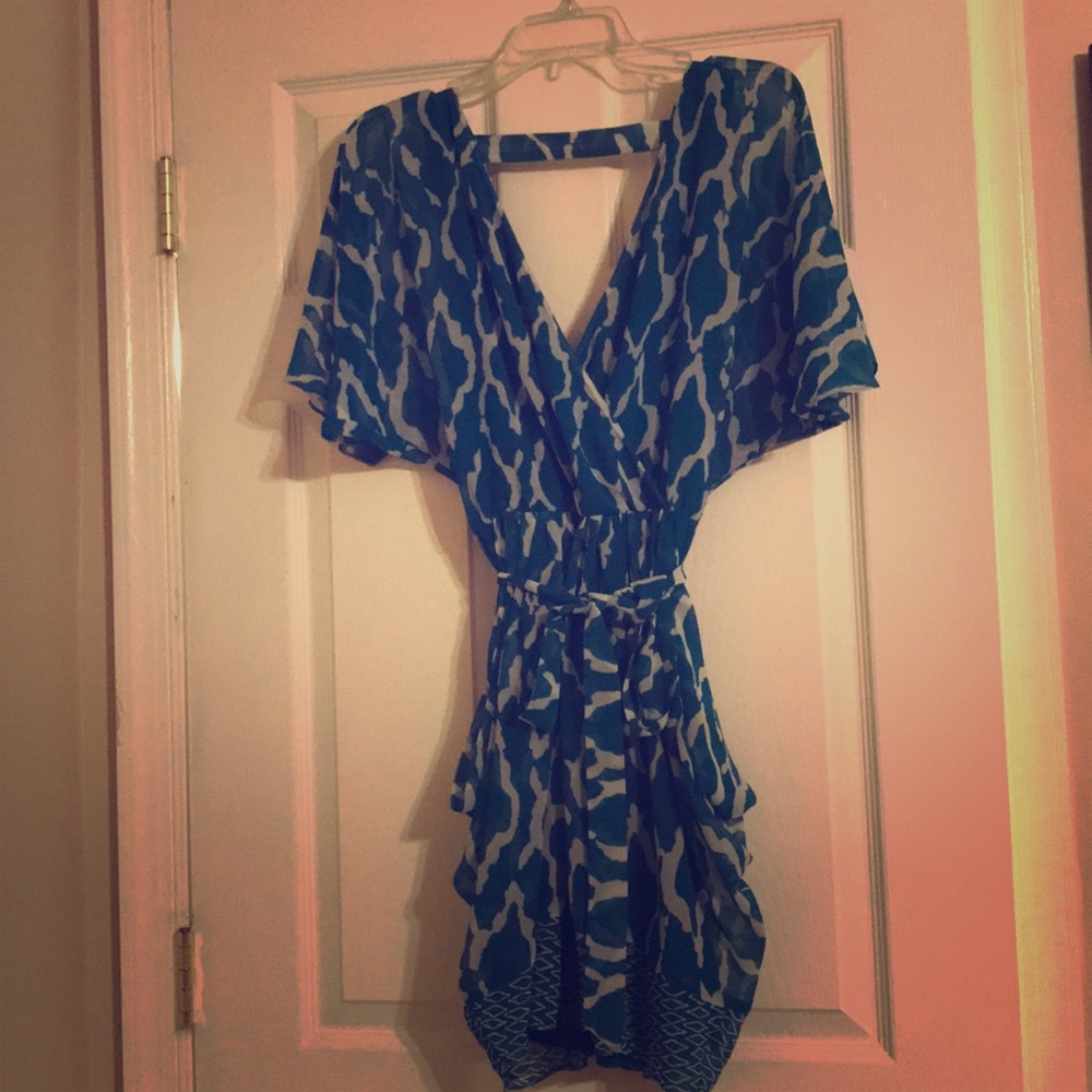 Bebe blue and white patterned v-neck dress